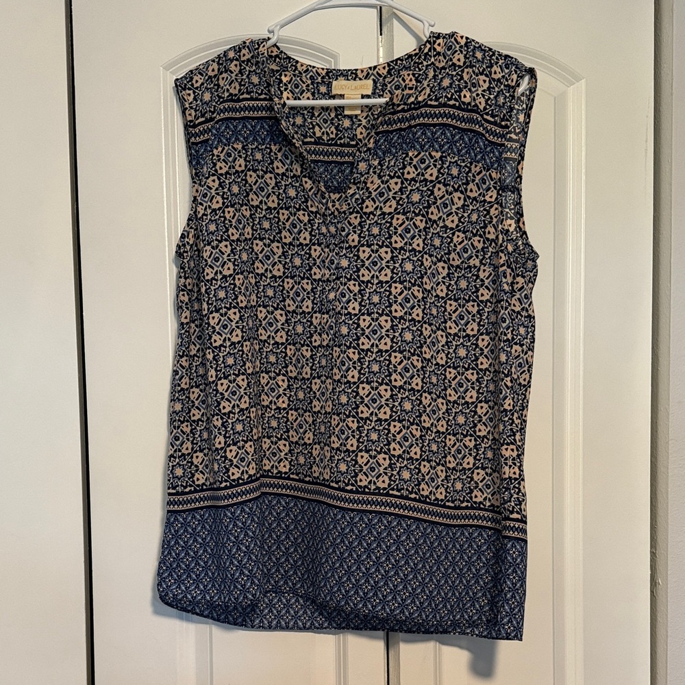 Lucy & Laurel Blue and Cream Geometric Blouse